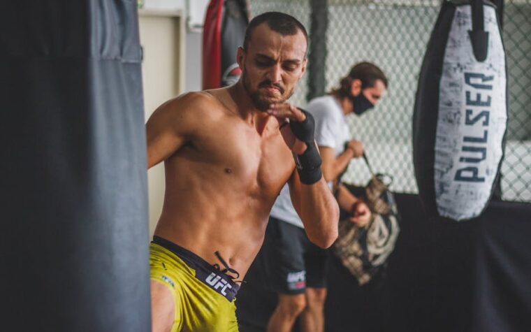 McGregor to fight Holloway in UFC return in July